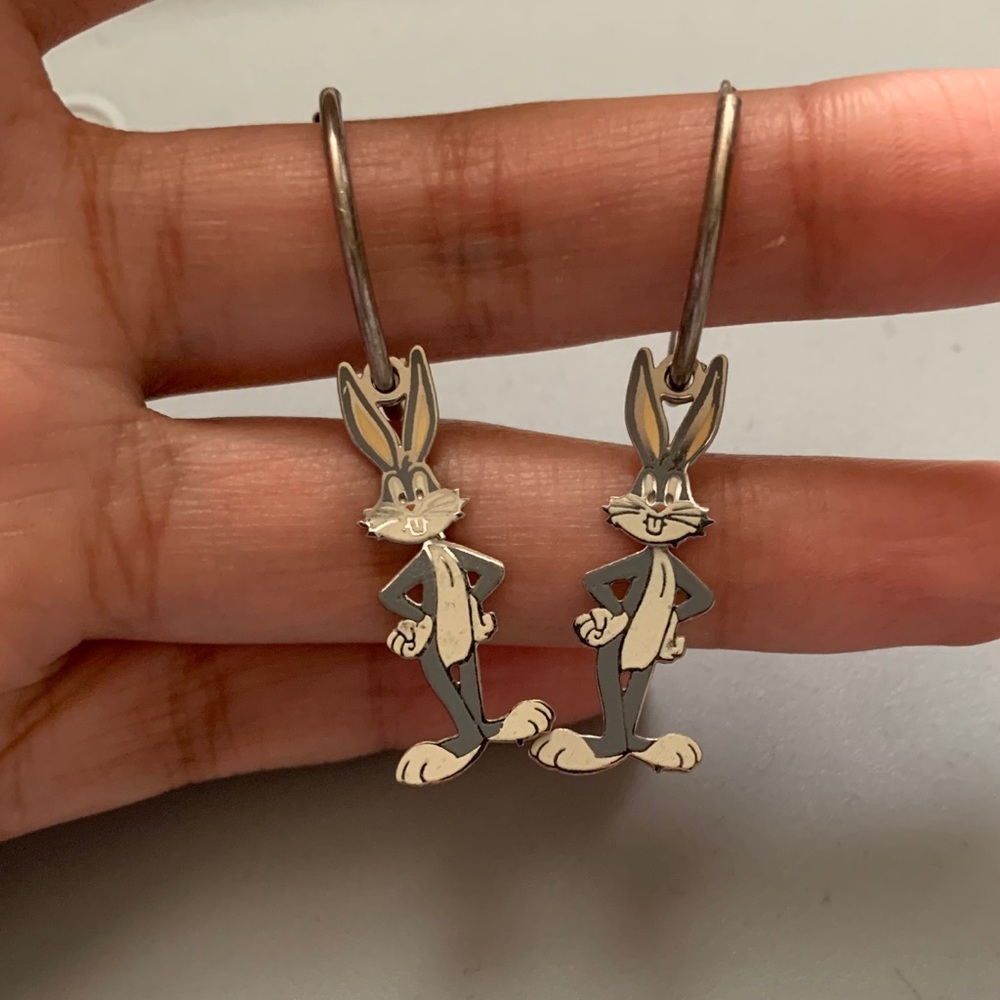 Bugs bunny’s earrings